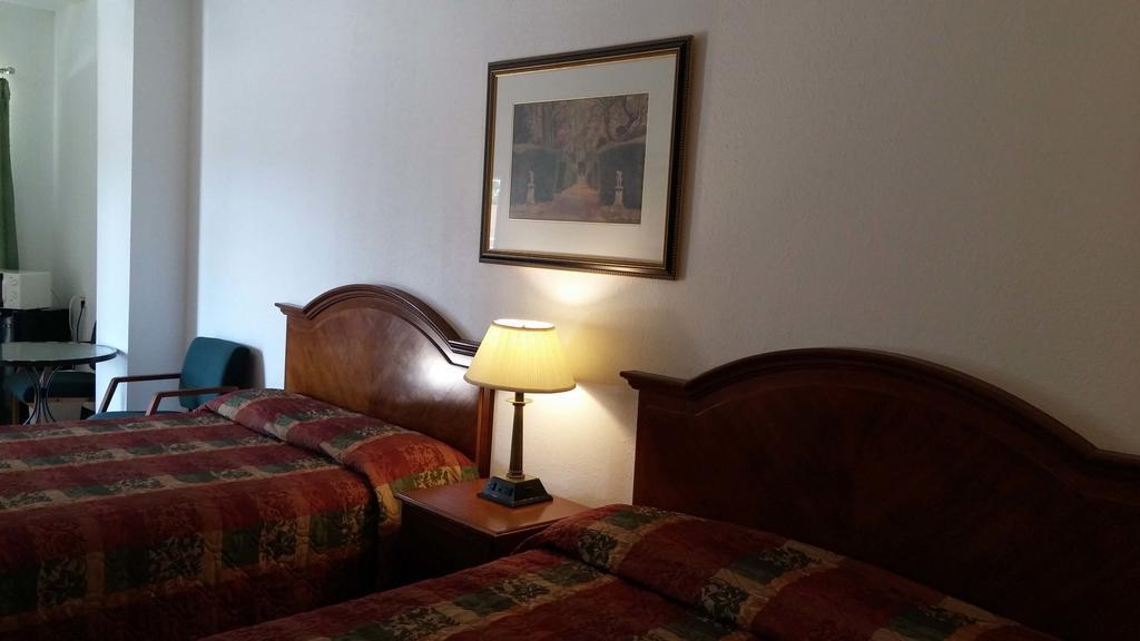 Country Regency Inn & Suites Manvel エクステリア 写真