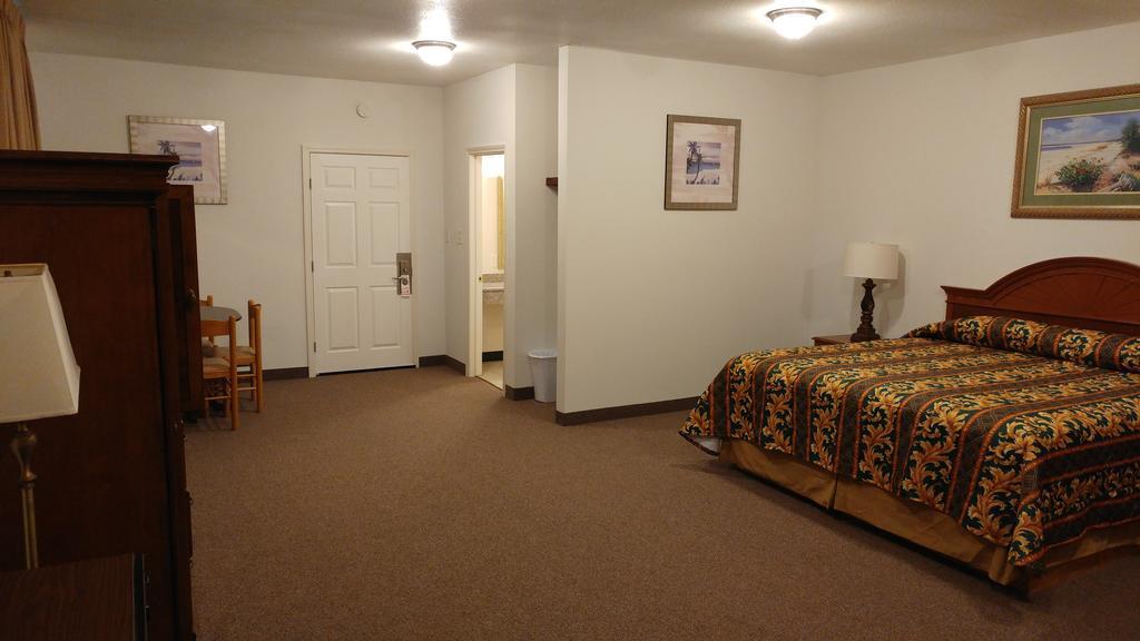Country Regency Inn & Suites Manvel エクステリア 写真