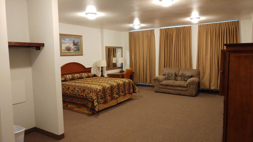 Country Regency Inn & Suites Manvel エクステリア 写真