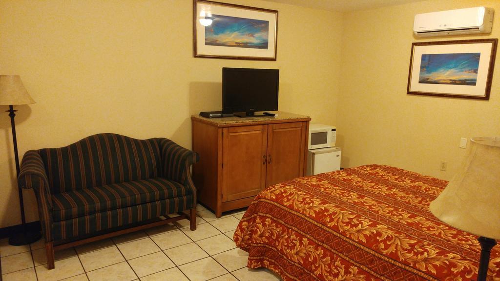 Country Regency Inn & Suites Manvel エクステリア 写真