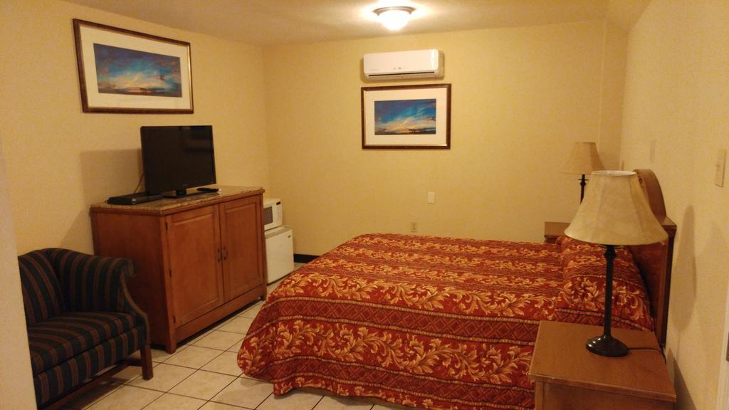 Country Regency Inn & Suites Manvel エクステリア 写真