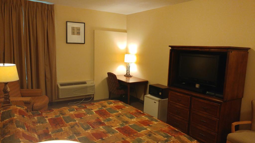 Country Regency Inn & Suites Manvel エクステリア 写真