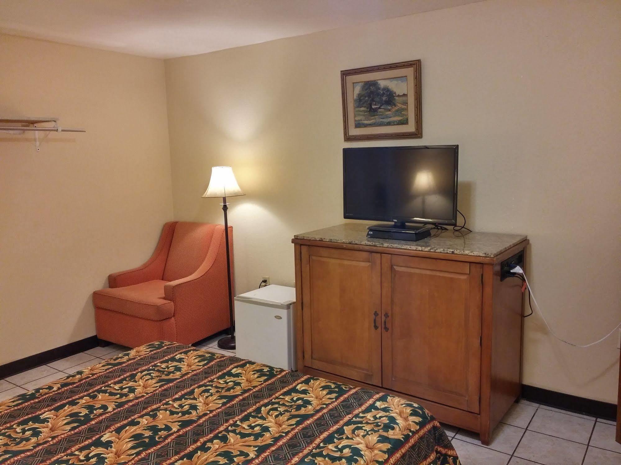 Country Regency Inn & Suites Manvel エクステリア 写真