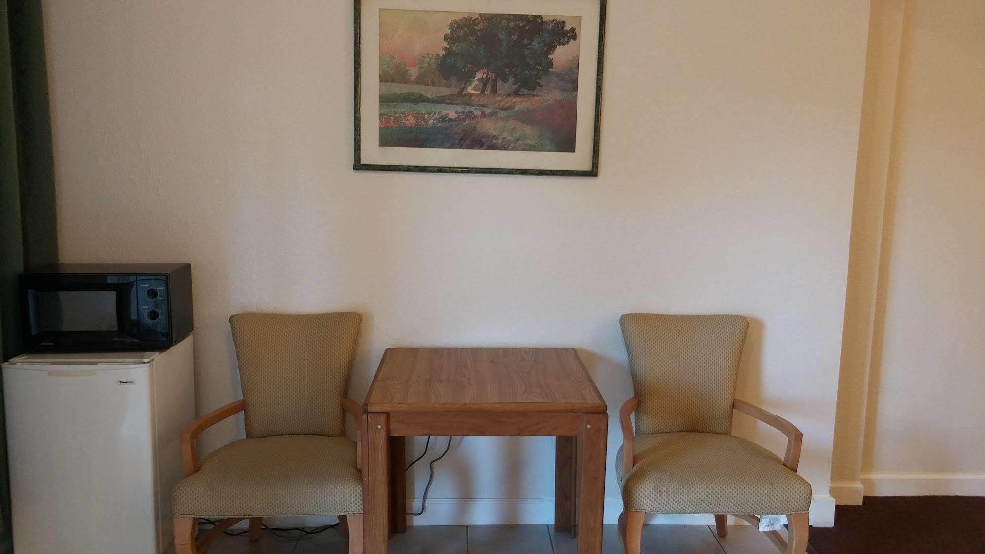 Country Regency Inn & Suites Manvel エクステリア 写真