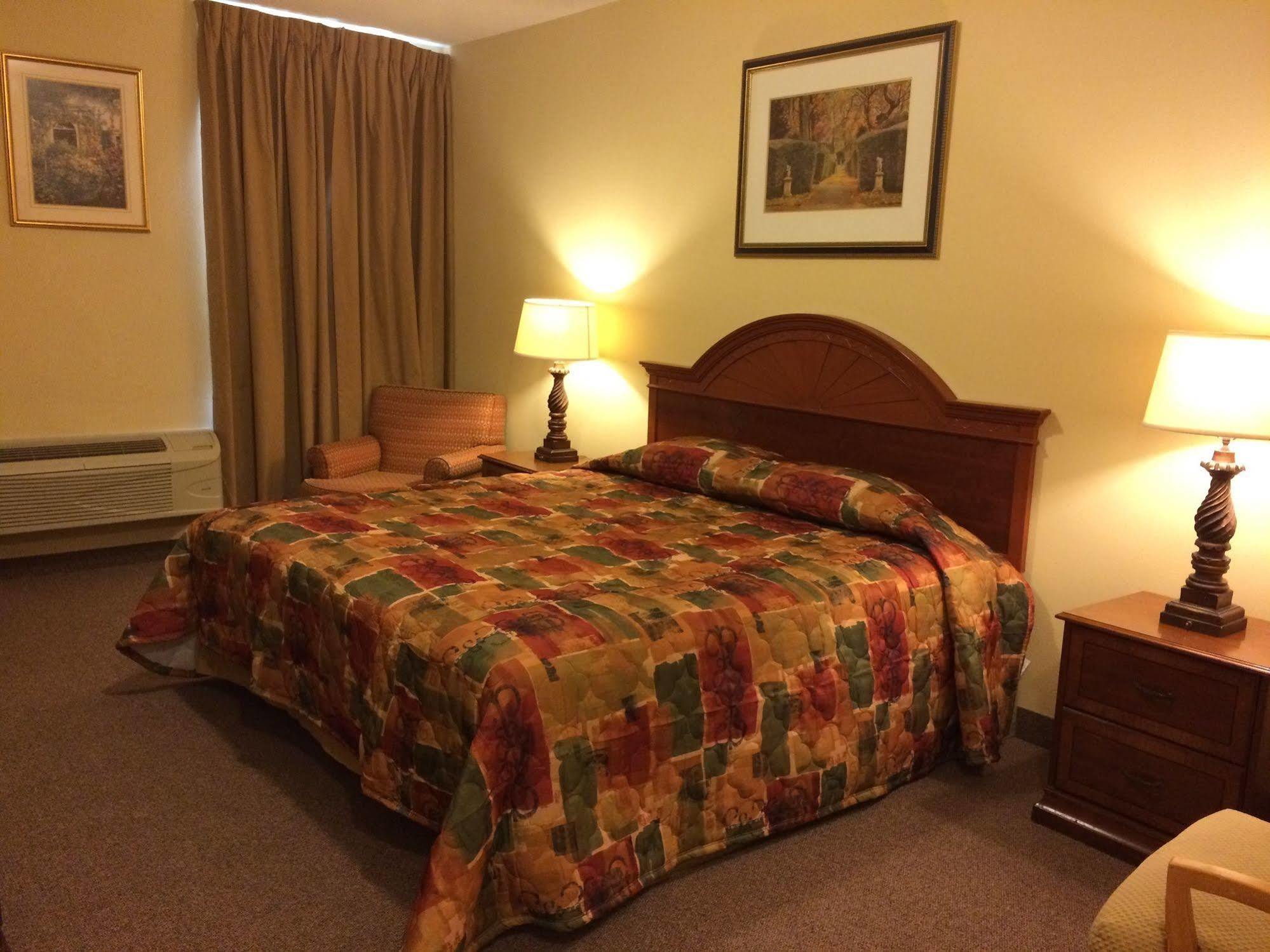 Country Regency Inn & Suites Manvel エクステリア 写真