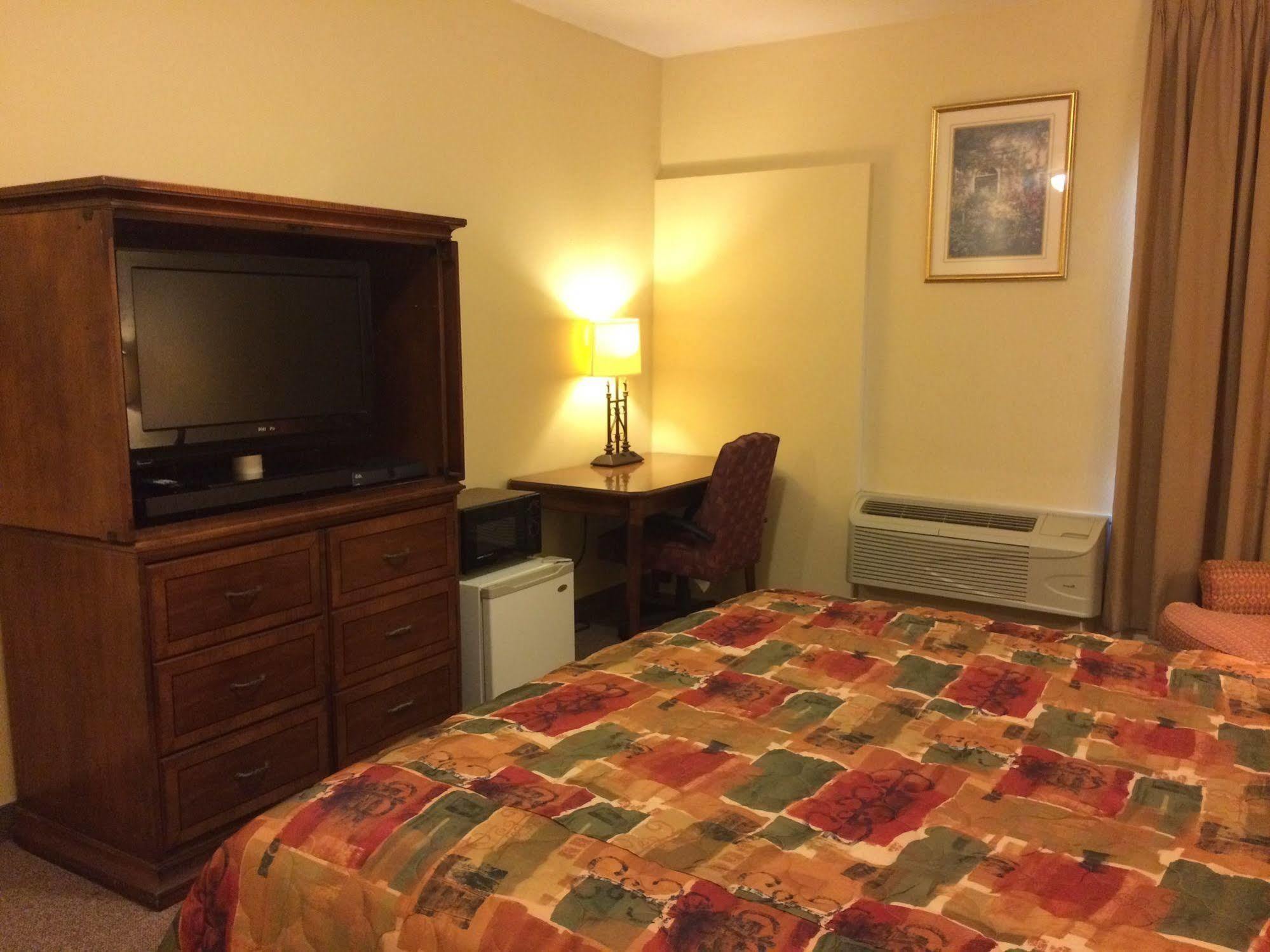 Country Regency Inn & Suites Manvel エクステリア 写真