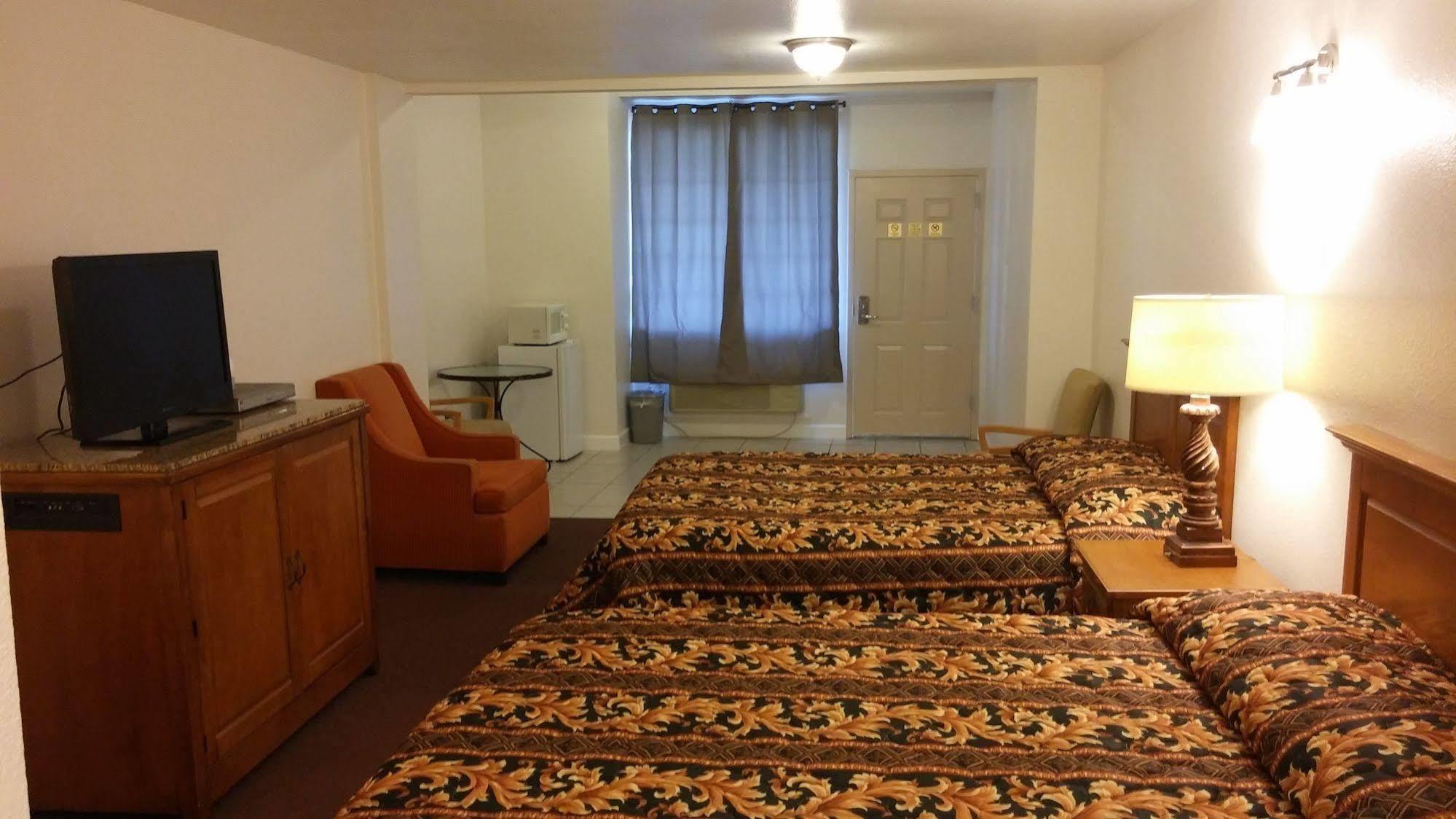 Country Regency Inn & Suites Manvel エクステリア 写真