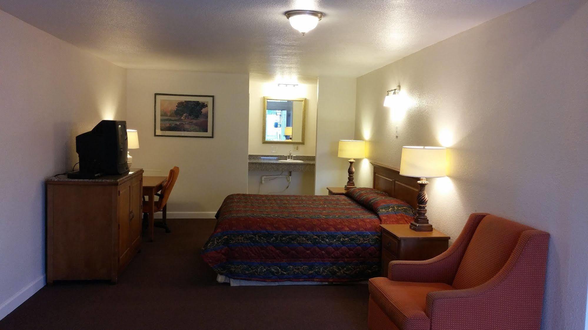 Country Regency Inn & Suites Manvel エクステリア 写真