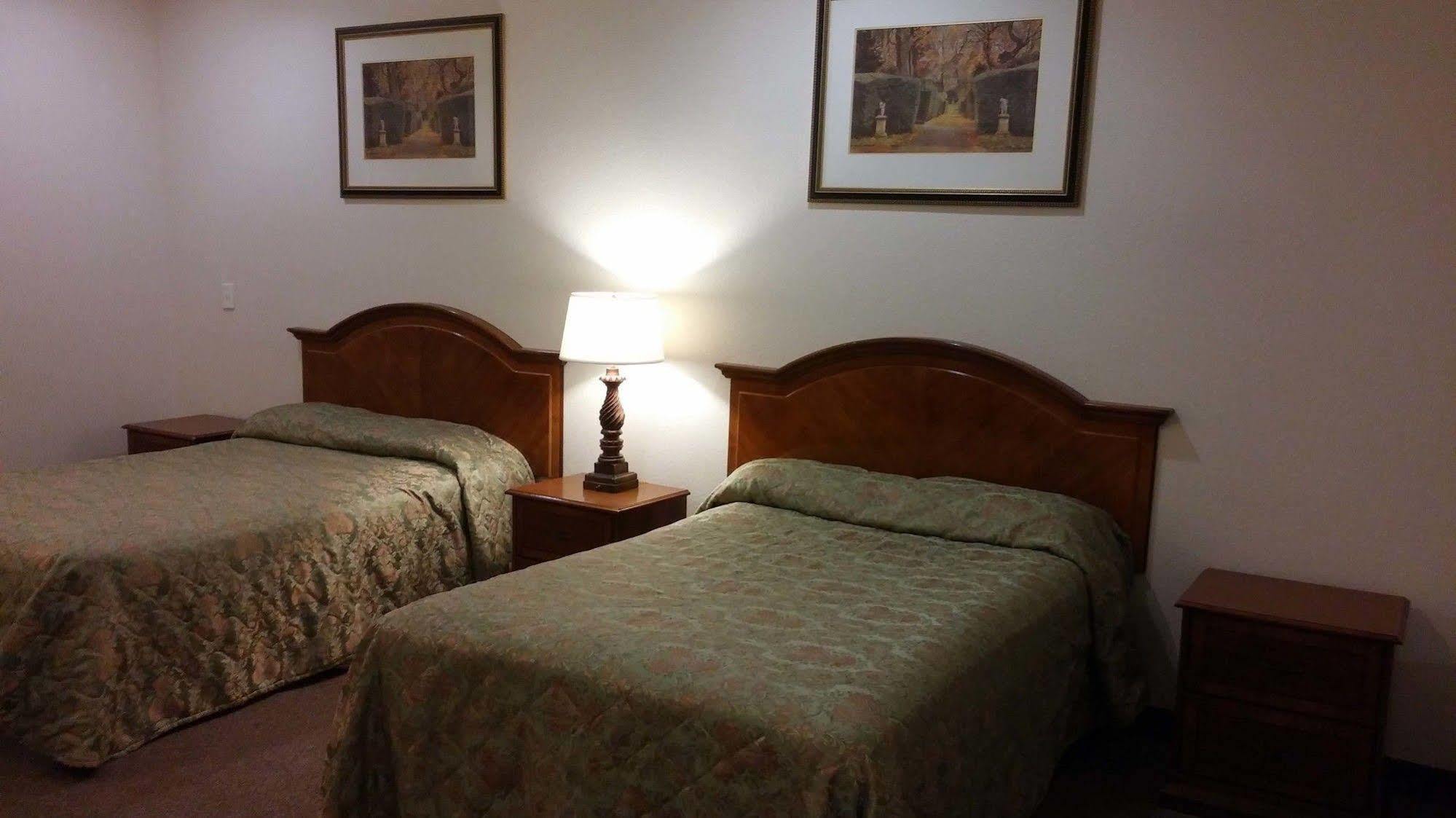 Country Regency Inn & Suites Manvel エクステリア 写真