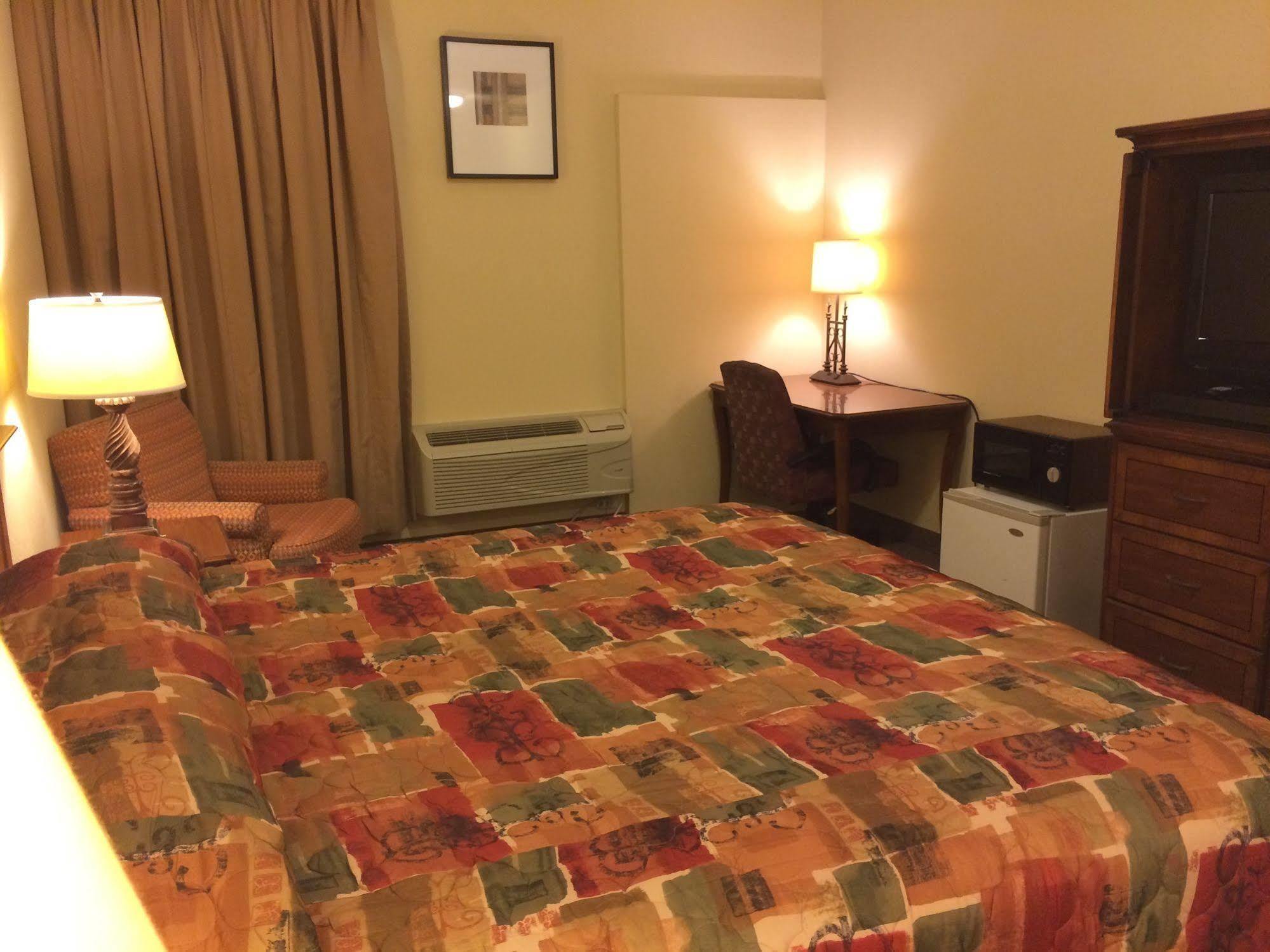 Country Regency Inn & Suites Manvel エクステリア 写真