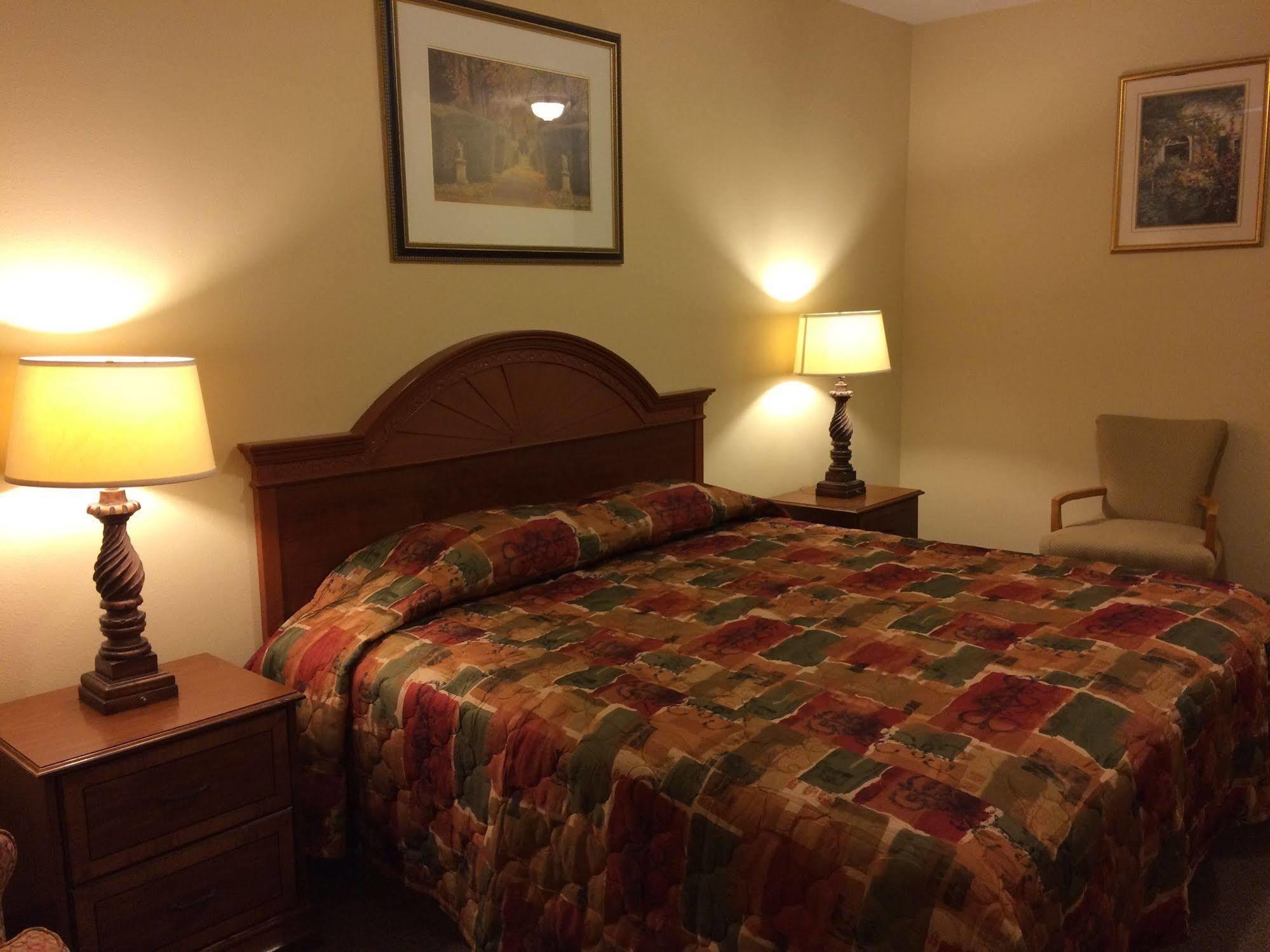 Country Regency Inn & Suites Manvel エクステリア 写真
