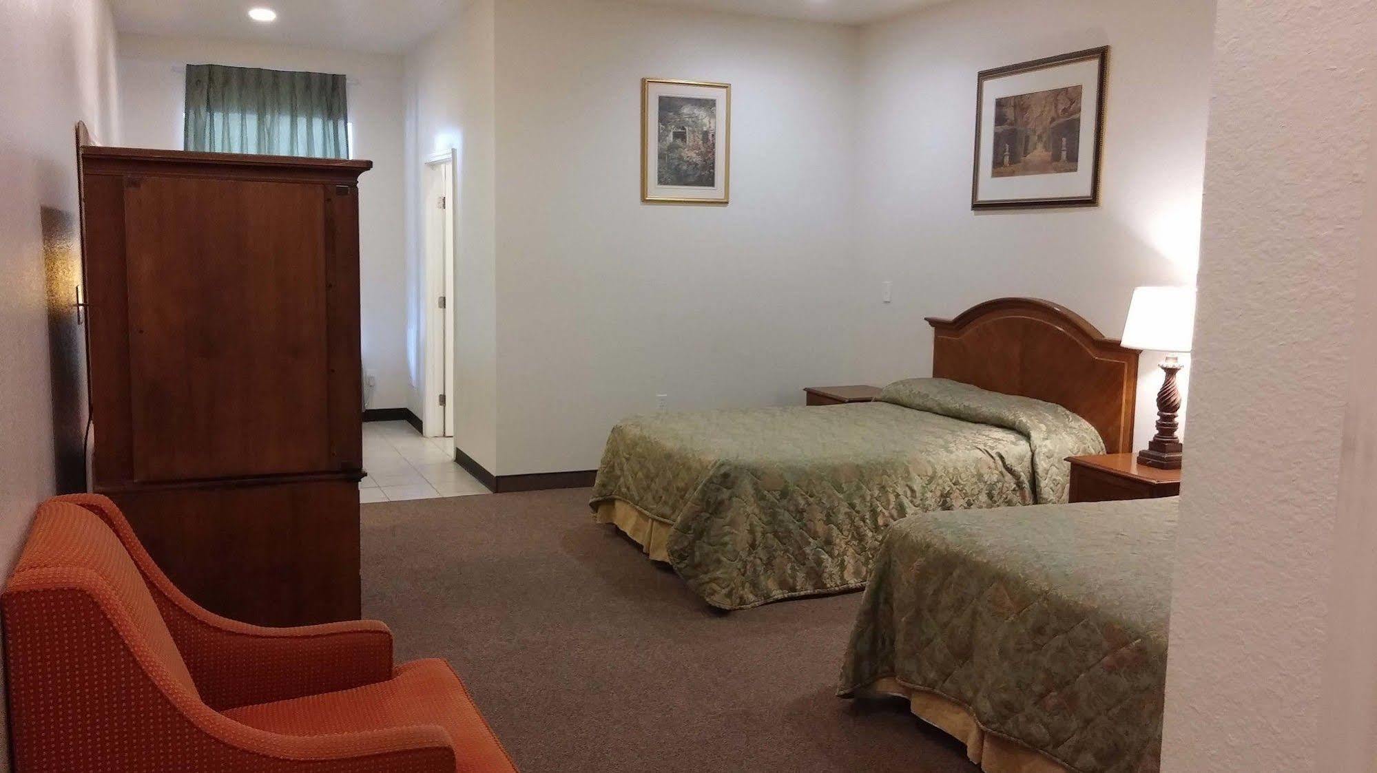 Country Regency Inn & Suites Manvel エクステリア 写真