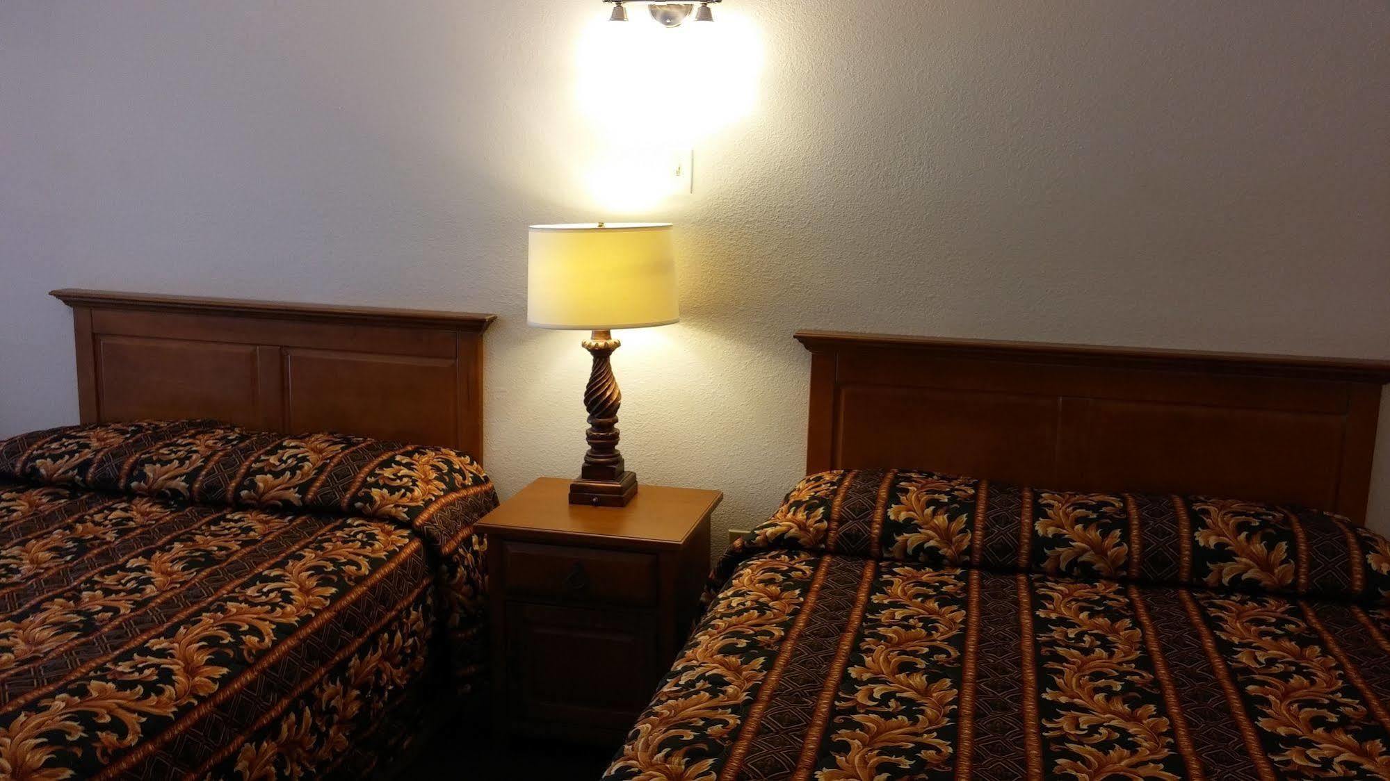 Country Regency Inn & Suites Manvel エクステリア 写真
